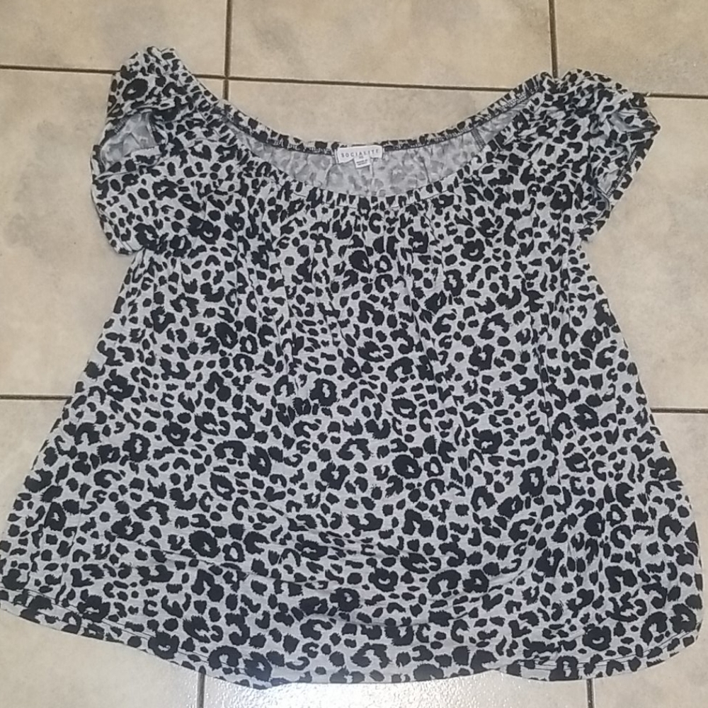Socialite flowy top